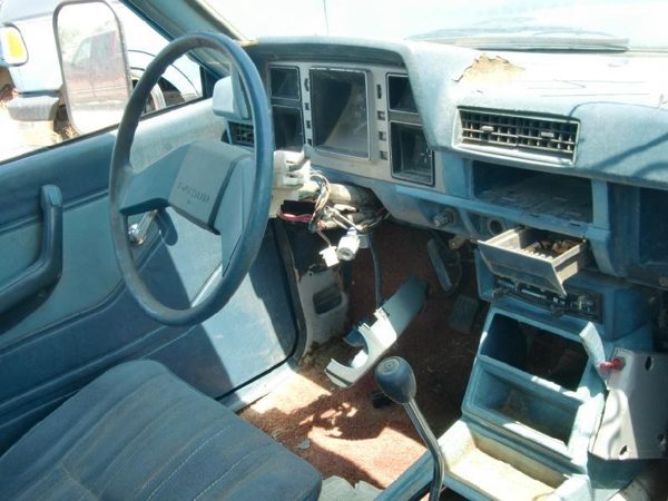 1982 Datsun 720 — vehicle photo 3