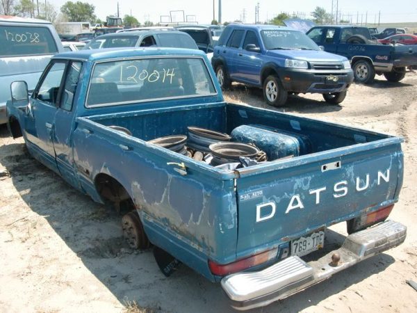1982 Datsun 720 — vehicle photo 2
