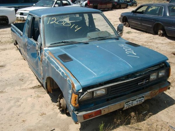 1982 Datsun 720 — vehicle photo 1