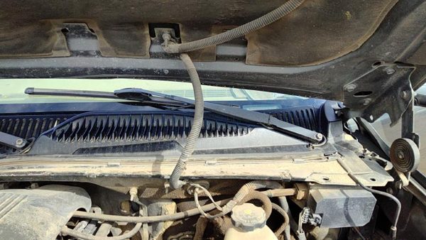 1999-2001 Gmc Sierra 2500 Driver Left Windshield Wiper Arm Oem Blade Lever — photo 2