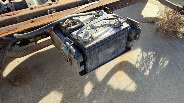 95-98 Isuzu Npr Complete Battery Box Mount Tray With Hold Down Oem 4Bd2 3.9L — photo 2