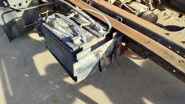 95-98 Isuzu Npr Complete Battery Box Mount Tray With Hold Down Oem 4Bd2 3.9L — photo 5