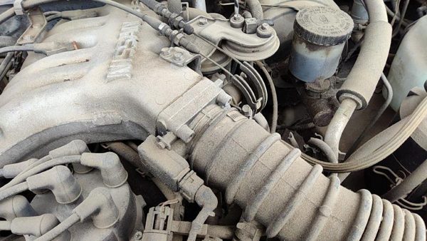 94-95 Nissan Pathfinder Throttle Body Valve Assembly Complete With Sensors 3.0L — photo 3