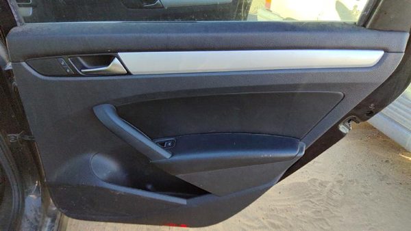 12-19 Vw Passat Passenger Right Rear Door Trim Panel With Switches Back Black Tb — photo 1