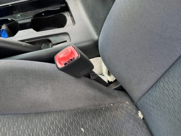 05-06 Nissan Altima Driver Left Front Seat Belt Buckle Receiver Oem Charcoal G — photo 1
