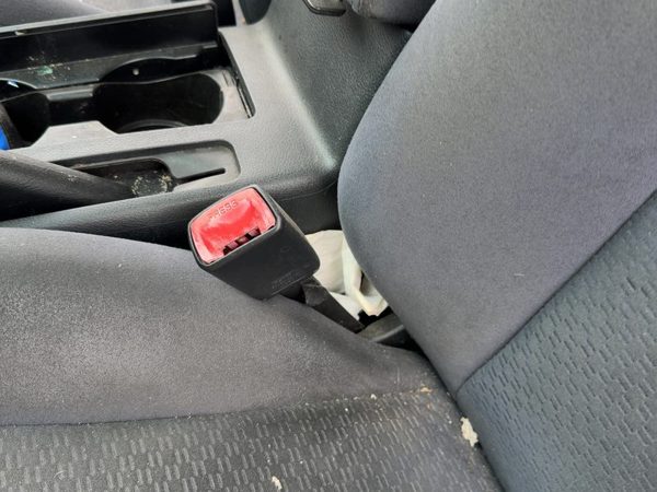 05-06 Nissan Altima Driver Left Front Seat Belt Buckle Receiver Oem Charcoal G — photo 2
