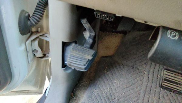 2001 Chevy Suburban Parking Brake Pedal Assembly Oem Complete Emergency Unit — photo 1