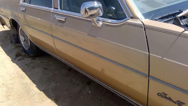 1985 Oldsmobile Delta 88 Front Door RH Gold — photo 2