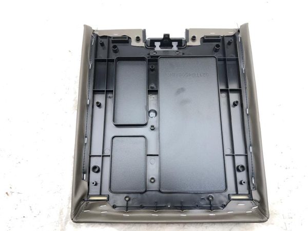 2011-2014 Chevy Silverado 1500 Center Console Lid Gray 20943731 — photo 10