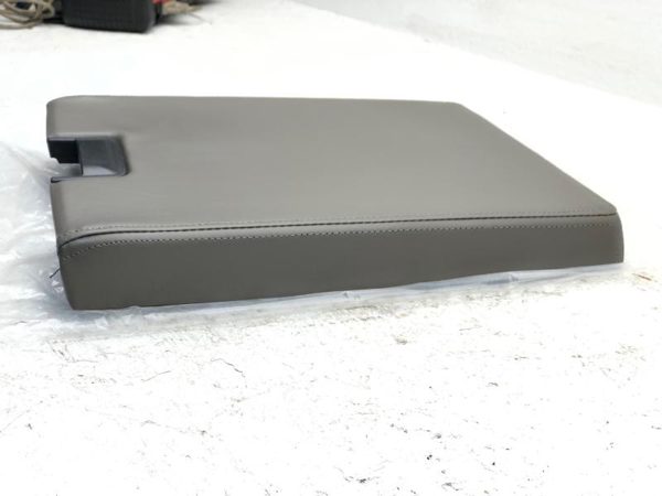 2011-2014 Chevy Silverado 1500 Center Console Lid Gray 20943731 — photo 8