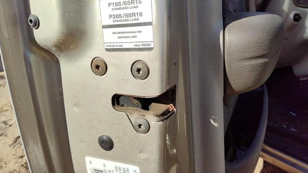 2002-2010 Chrysler Pt Cruiser Driver Left Front Door Latch With Rods/Cables Oem — photo 1