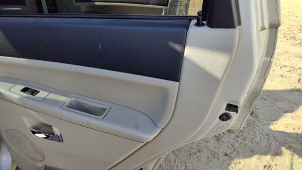 08-10 Grand Cherokee Passenger Rear Door Trim Panel With Switches Back Gray D1 — photo 2