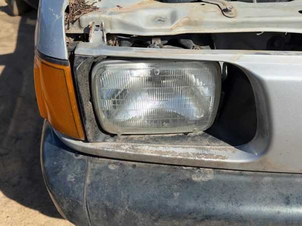 1988-1995 Isuzu Pup Passenger Right Head Light Oem Front Lamp 8944345572 — photo 3