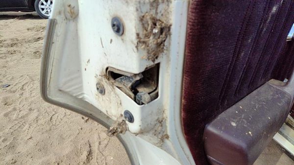 82-91 Olds Ciera Driver Left Rear Door Latch With Rods/Cables Oem Back — photo 1