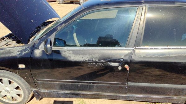 2002 INFINITI G20 Front Door LH KH3 Black — photo 1