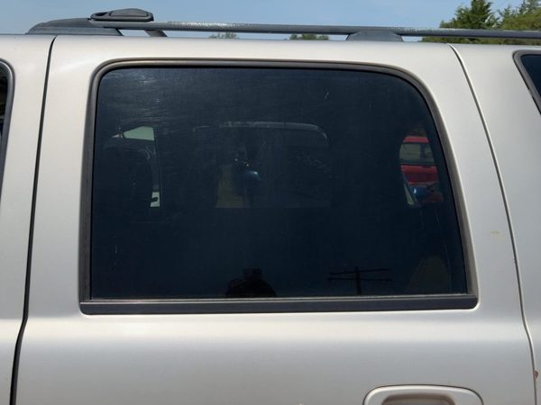2000-2006 Chevy Suburban 1500 Driver Left Rear Side Window Door Glass Oem Back — photo 3