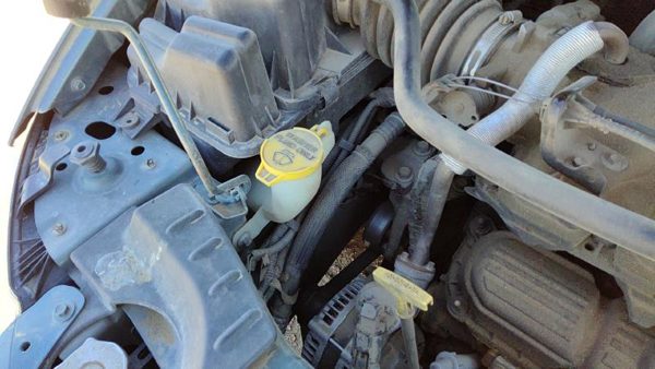04-07 Dodge Caravan Windshield Washer Fluid Reservoir With Pump Oem Wiper Tank — photo 3