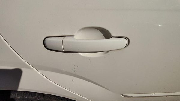 04-08 New Style Malibu Passenger Right Rear Outside Door Handle Back White 40U — photo 2