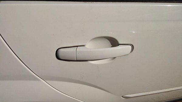04-08 New Style Malibu Passenger Right Rear Outside Door Handle Back White 40U — photo 3