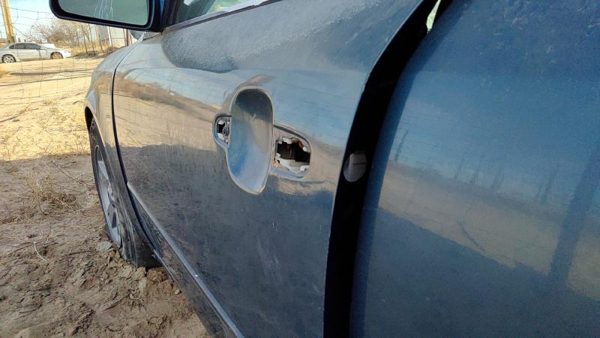 2006 Hyundai Sonata Front Door LH Blue 760030A000 — photo 4