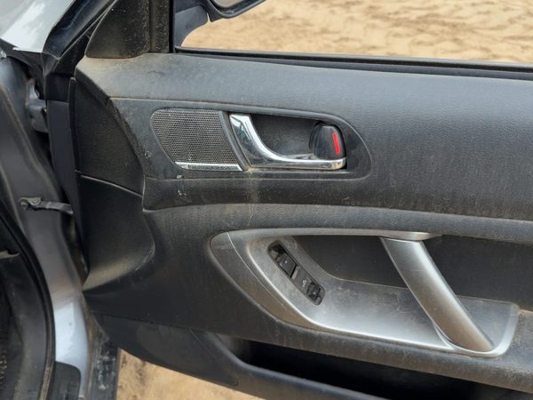 09 Legacy Outback Passenger Right Front Door Trim Panel With Switches Black — photo 2