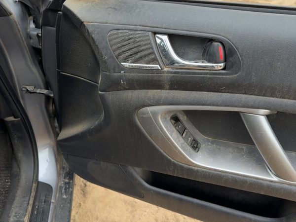 09 Legacy Outback Passenger Right Front Door Trim Panel With Switches Black — photo 9