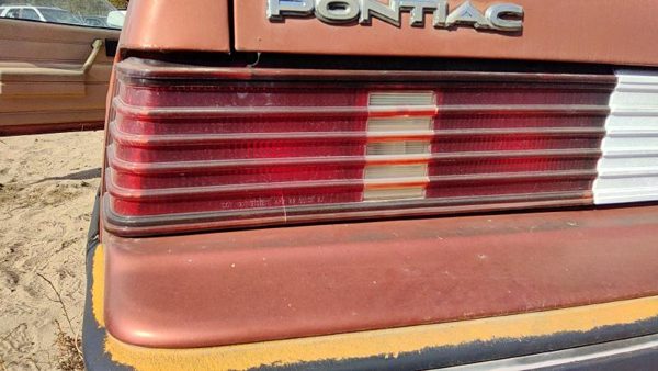 1985-1987 Pontiac Sunbird Driver Left Tail Light Brake Lamp Oem Rear Crack — photo 1
