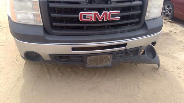 2012 GMC Sierra 1500 Front Bumper Assy. White 50U With Brackets Chrome Only — photo 2