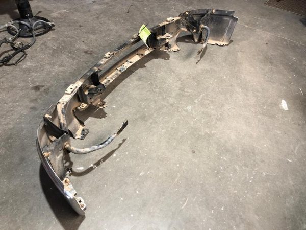 2012 GMC Sierra 1500 Front Bumper Assy. White 50U With Brackets Chrome Only — photo 10