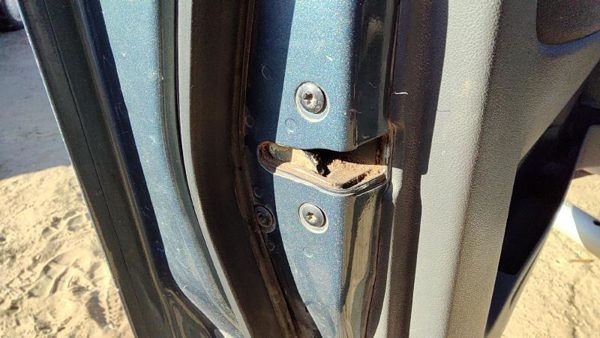 2004-2012 Gmc Canyon Driver Left Front Door Latch With Rods/Cables Oem 15129744 — photo 2