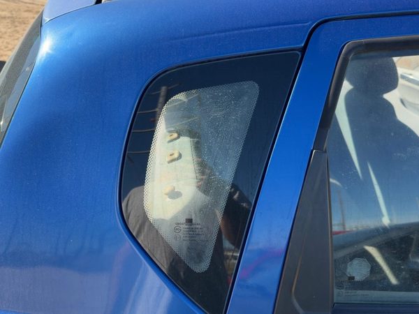 04-11 Aveo Passenger Right Rear Quarter Glass Back Side Window Oem Hatchback — photo 1