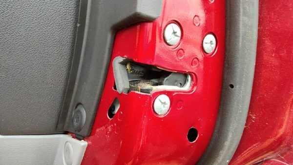 2006-2010 Dodge Charger Passenger Right Rear Door Latch With Rods/Cables Back — photo 3