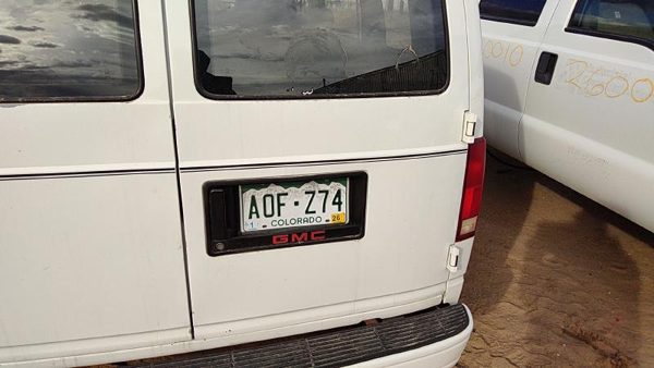 1993 GMC Safari Back Door RH White — photo 3