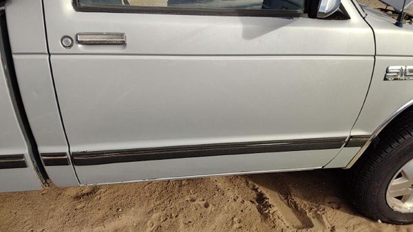 1989 Chevrolet S10 Front Door RH Gray — photo 2