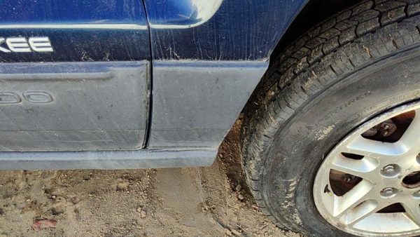 2003-2004 Jeep Grand Cherokee Passenger Right Moulding From Fender Trim Strip — photo 2