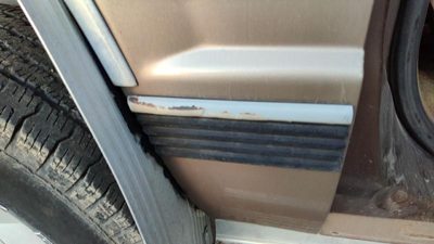 1992-1994 Chevy Suburban Passenger Right Rear Moulding On Quarter Panel Oem