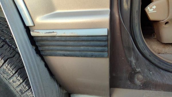 1992-1994 Chevy Suburban Passenger Right Rear Moulding On Quarter Panel Oem — photo 4