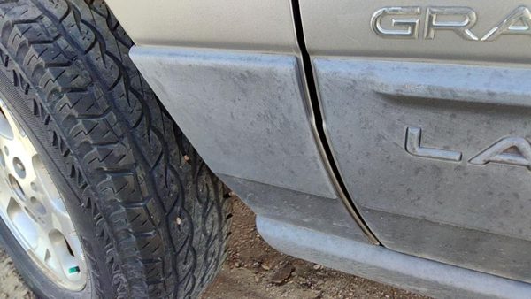 2001-2003 Jeep Grand Cherokee Driver Left Moulding From Fender Oem Trim Strip — photo 4