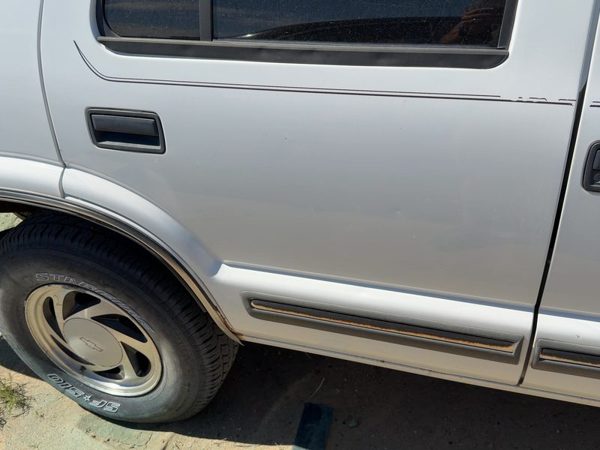 2001 Chevrolet S10 Rear Door RH White 50U — photo 1