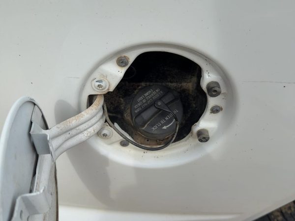 2004-2010 Dodge Dakota Fuel Filler Neck Assembly With Gas Cap Oem 52013208Aa — photo 2