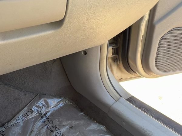 2001-2006 Hyundai Elantra Passenger Right Lower Kick Trim Panel Oem Gray Ze — photo 1