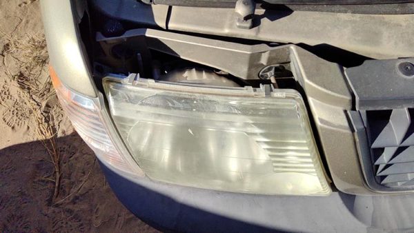 2003 Ford Explorer Headlamp Assembly RH — photo 4
