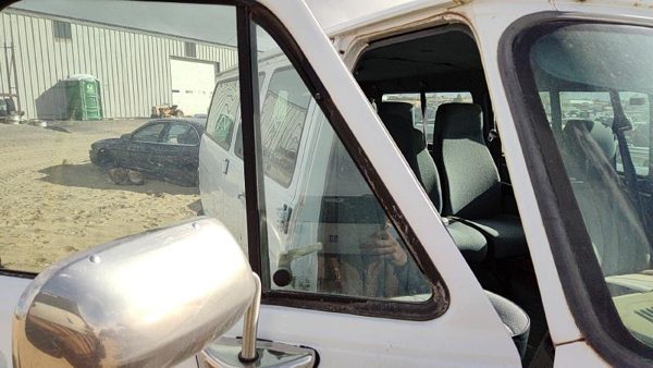 80-96 Gmc Van 3500 Passenger Right Front Vent Window Small Door Glass With Frame — photo 1