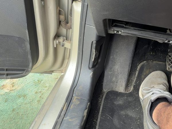 2014 Vw Jetta Driver Left Lower Kick Trim Panel Oem Black — photo 3