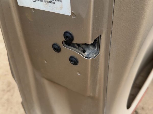 2004-2007 Buick Rainier Driver Left Front Door Latch With Rods/Cables Oem — photo 2