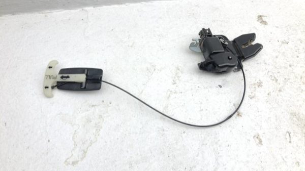 2011 Subaru Impreza Rear Trunk Latch With Cable Oem Rlease Lever Inside — photo 2