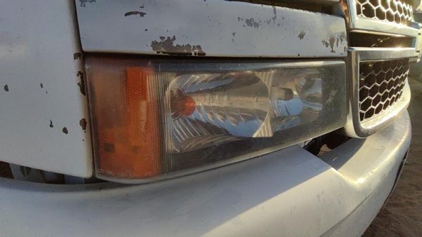 2006 Suburban 1500 Fog/mark/park/turn Light/lamp RH — photo 3
