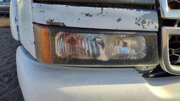 2006 Suburban 1500 Fog/mark/park/turn Light/lamp RH — photo 1