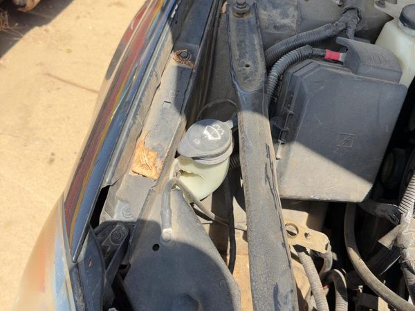 06-16 Chevy Impala Windshield Washer Fluid Reservoir With Pump Oem Wiper Tank — photo 3