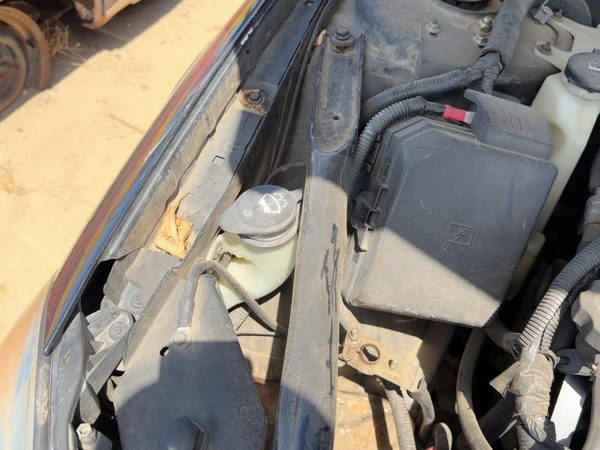 06-16 Chevy Impala Windshield Washer Fluid Reservoir With Pump Oem Wiper Tank — photo 2